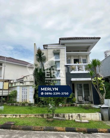 Dijual Rumah Mewah Bertipe 2 Lantai , Posisi di Hook, Full Furnish, Tinggal Angkat Koper, Rumah Ini Sudah Siap Dihuni, Terletak di Tengah Kota Samarinda
