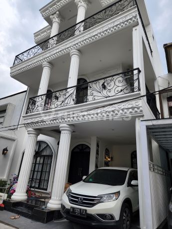 Rumah Mewah 3 Lantai Eropa Klasik di Antapani Bandung Rumah Mewah 3 Lantai Eropa Klasik di Antapani Bandung