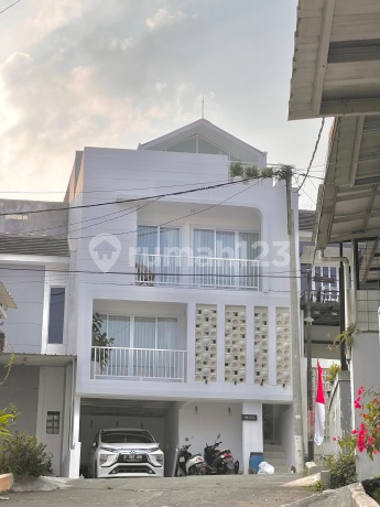 Dijual Rumah 3 Lantai View Indah Pegunungan Kota Bandung Dijual Rumah 3 Lantai View Indah Pegunungan Kota Bandung