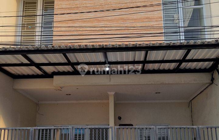 Turun Harga Rumah 2 Lantai Bumi Marina Emas