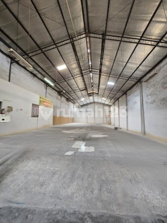 Dijual Gudang 570M2 di Kawasan Pergudangan Akses Kontainer Jurumudi Tangerang