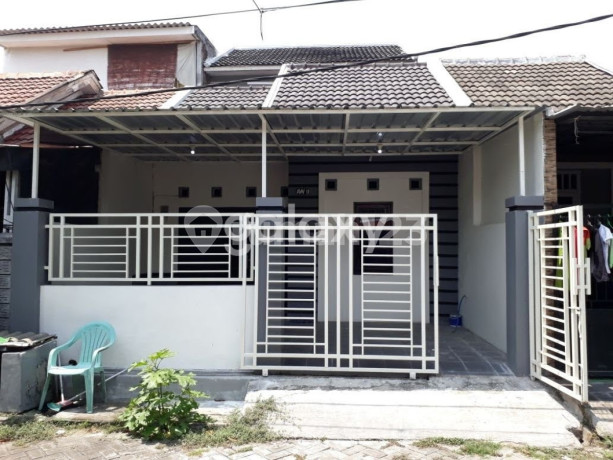 Rumah 1,5 lantai di Palem Pertiwi Gresik Rumah 1,5 lantai di Palem Pertiwi Gresik
