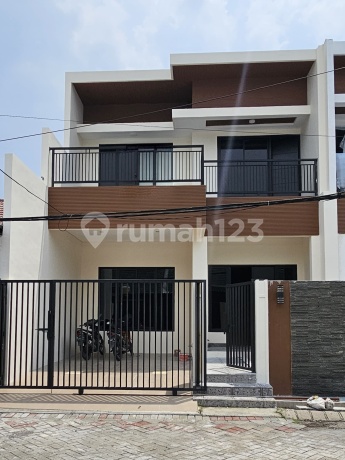 2-Story House in Dian Regency, East Surabaya