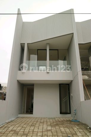 Rumah 2 Lantai Model Minimalis di Dian Istana