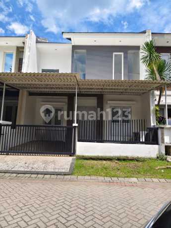 Rumah, 2 Lantai Siap Huni Miinimalis Florence Pakuwon City