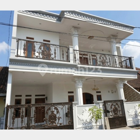 Rumah Full Furnish Berlokasi Strategis di Komplek Taman Raflesia. Rumah Full Furnish Berlokasi Strategis di Komplek Taman Raflesia.