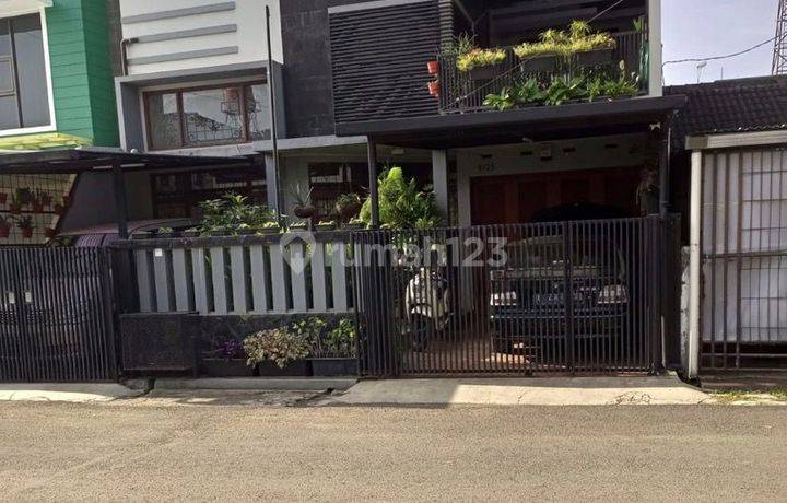 Rumah Modern Harga Menarik di Komplek Perumahan Cikutra Baru.