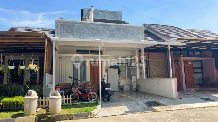 Rumah Minimalis Modern Berlokasi Strategis di Kamayangan Residence. Rumah Minimalis Modern Berlokasi Strategis di Kamayangan Residence.