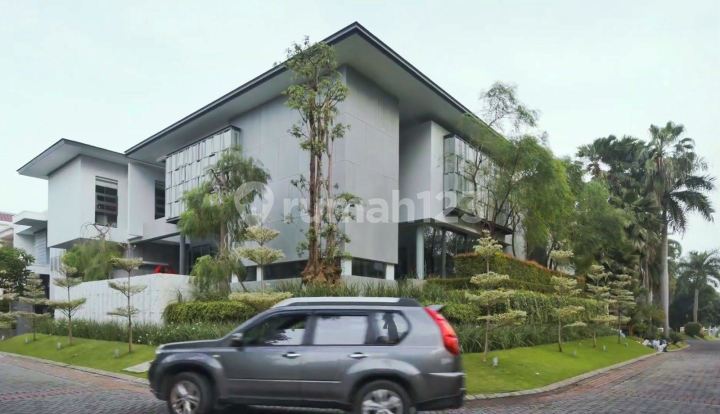 Rumah Pakuwon Indah: Modern, Mewah, Full Furnish, Kolam Renang, Hook!