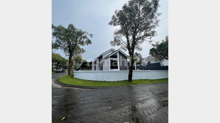 Rumah HOOK Mewah di Cluster Aurora BSB Village, 236 m², Kota Semarang