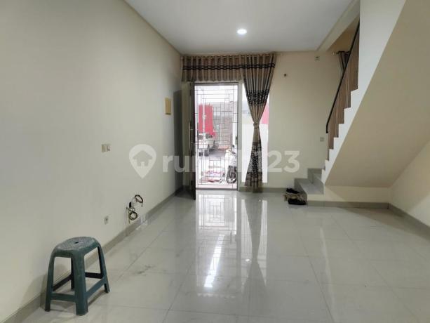 Green Lake City Area 4X15 2 Floors Ready to Occupy