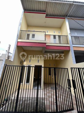 Rumah 2 Lantai Lokasi Sangat Strategis di Surabaya Rumah 2 Lantai Lokasi Sangat Strategis di Surabaya