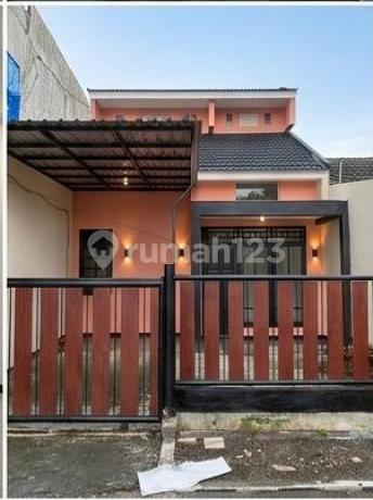 Ready-to-Occupy House Supported by KPR Strategic Location in Surabaya Ready-to-Occupy House Supported by KPR Strategic Location in Surabaya