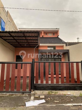 Rumah 2 Lantai Support KPR Lokasi Strategis di Surabaya Barat Rumah 2 Lantai Support KPR Lokasi Strategis di Surabaya Barat