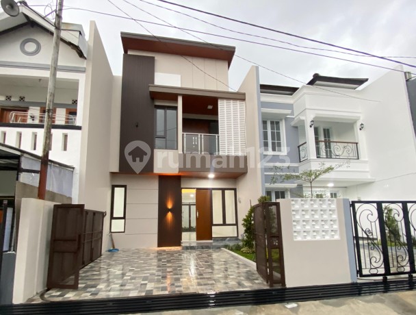 Rumah Baru Lokasi Strategis di Margahayu Raya Soekarno Hatta, Bandung