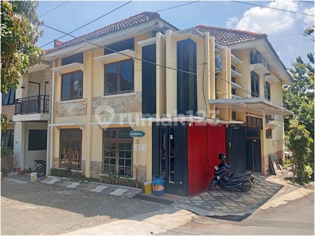 2-Story House Hook Position in Bukit Diponegoro Housing Estate Near Undip Tembalang 2-Story House Hook Position in Bukit Diponegoro Housing Estate Near Undip Tembalang