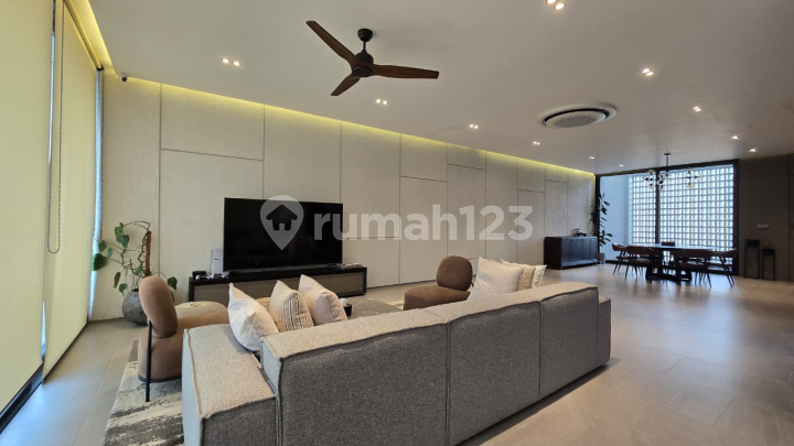 Rumah 4 Lantai di Perumahan Taman Grisenda Siap Huni Rumah 4 Lantai di Perumahan Taman Grisenda Siap Huni