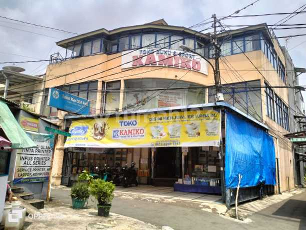 3-Story Building Located Directly Across from Tebet Market 3-Story Building Located Directly Across from Tebet Market