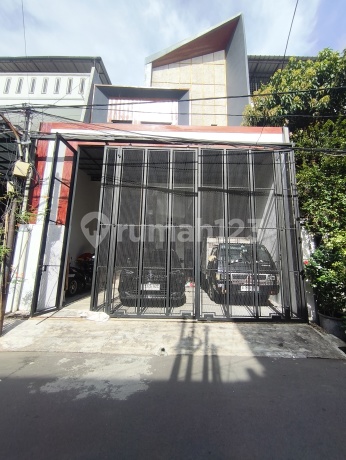 Nice Neat Fully Furnished 2-Story House in Duta Mas Nice Neat Fully Furnished 2-Story House in Duta Mas