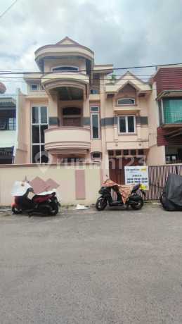 Rumah Mewah Taman Polonia 3