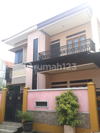 For Sale 2-Story House 169M², Strategic Location, Tebet, South Jakarta