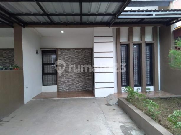 Affordable Sale of Modern House with Comfortable Front and Backyard in a Complex Affordable Sale of Modern House with Comfortable Front and Backyard in a Complex