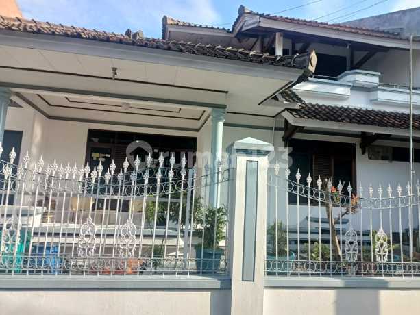 Affordable Ready-to-Live House with Large Yard in a Strategic Complex