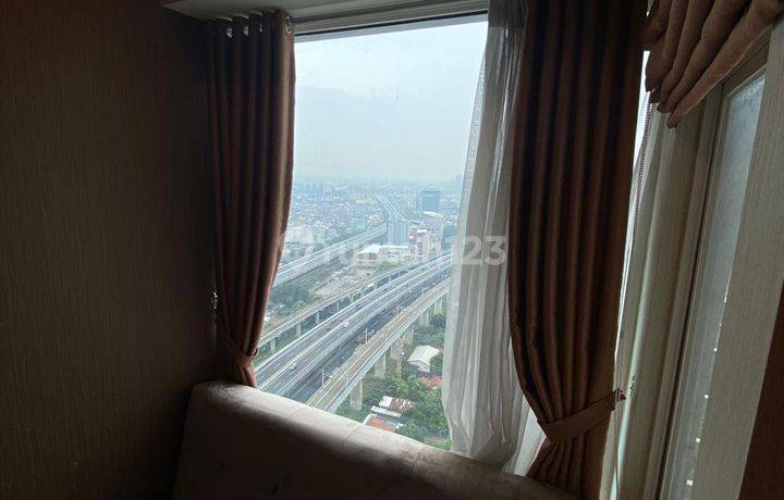 Apartment Full Furnished Grand Kamala Lagoon lantai atas dengan city view Bekasi, dijual cepat BU