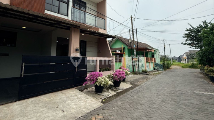 Rumah 2 Lantai Siap Huni Menganti Permai Rumah 2 Lantai Siap Huni Menganti Permai