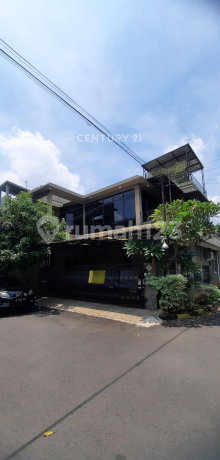 Rumah Sangat Bagus dan Siap Huni Dua Setengah Lantai di Duta Harapan