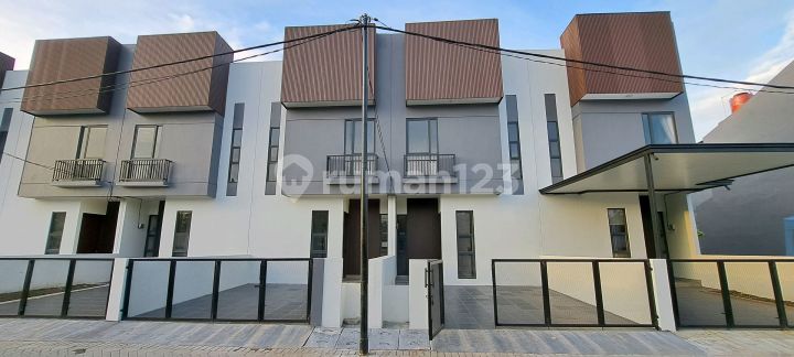 Rumah 2 Lantai + Tempat Usaha di Tangerang Cukup Booking 5 Juta
