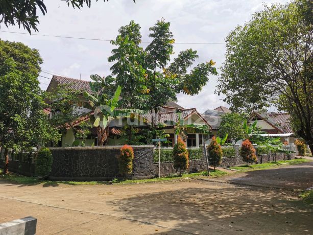 Hunian Tenang Homey Luas, Kokoh & Terawat di Pura Melati 2, Lokasi Strategis Dekat Mabes Hankam Lingkungan Nyaman & Aman Hunian Tenang Homey Luas, Kokoh & Terawat di Pura Melati 2, Lokasi Strategis Dekat Mabes Hankam Lingkungan Nyaman & Aman