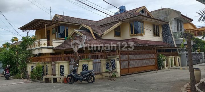 For Sale Corner House Position in Migas Complex, West Jakarta