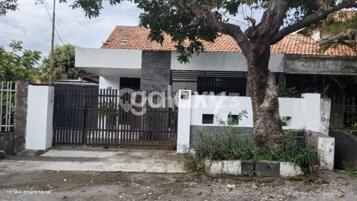 FOR SALE ANDAYANI CLOTHESLINE POCKET HOUSE
