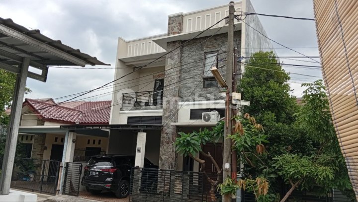 Rumah Bintang Metropole 2 Lantai, Siap Huni Dan Jual Cepat