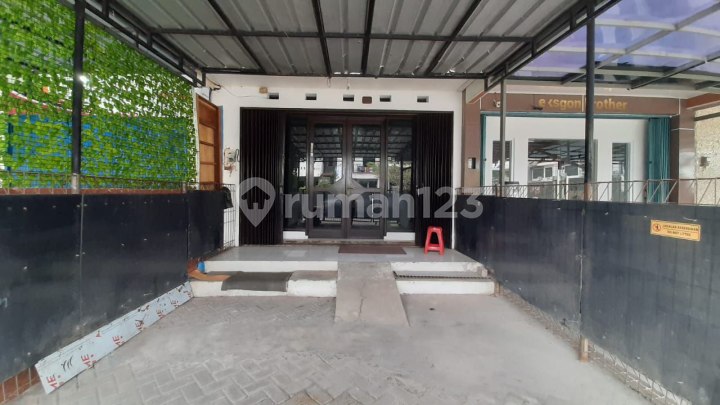 For Quick Sale: Malaka Country Shop House, Strategic Location and Ready to Use