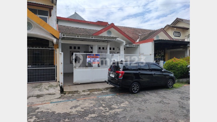 Rumah 2 Lantai SHM di Taman Pondok Jati Sepanjang Sidoarjo - LT 105M², Lebar 7M, Turun Harga Dari 900 Juta Jadi 725 Juta Rumah 2 Lantai SHM di Taman Pondok Jati Sepanjang Sidoarjo - LT 105M², Lebar 7M, Turun Harga Dari 900 Juta Jadi 725 Juta