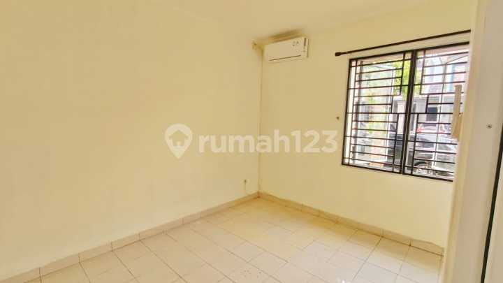 Dijual Rumah Strategis 2 Lantai. Area Kota Wisata