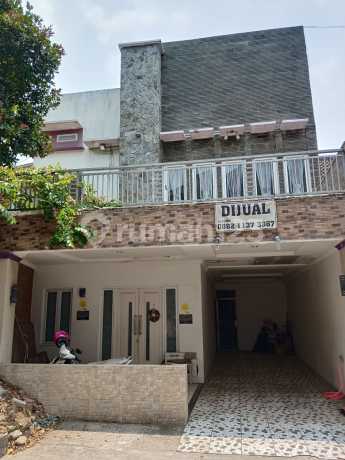 Perumahan Griya Lembah Depok, terdapat kolam renang di dalamnya