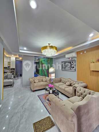 House in Lavesh Harapan Indah Bekasi, Land Area 126 M², Building Area 31/2 Floors, Furnished, Pool