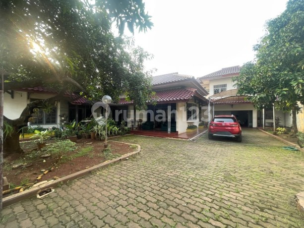 Rumah luas & nyaman di atas tanah 1.100 m² Pondok Gede, Bekasi SHM Rumah luas & nyaman di atas tanah 1.100 m² Pondok Gede, Bekasi SHM