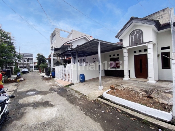 Good Independent Building House in Karawaci Residence Block D, Karawaci Residence Street, Bojong Nangka, Kelapa Dua, Tangerang, Banten, Near Hospital Strategic Location