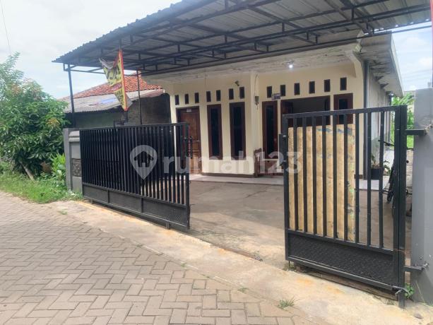 Rumah Bagus Lokasi Perkampungan Hadap Jalan Desa. Di Binong. Tangerang Rumah Bagus Lokasi Perkampungan Hadap Jalan Desa. Di Binong. Tangerang