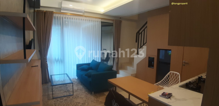 Dijual Rumah Dekat Gerbang Tol Pasteur, Full Furnished, Fasilitas Kolam Renang dan Gym