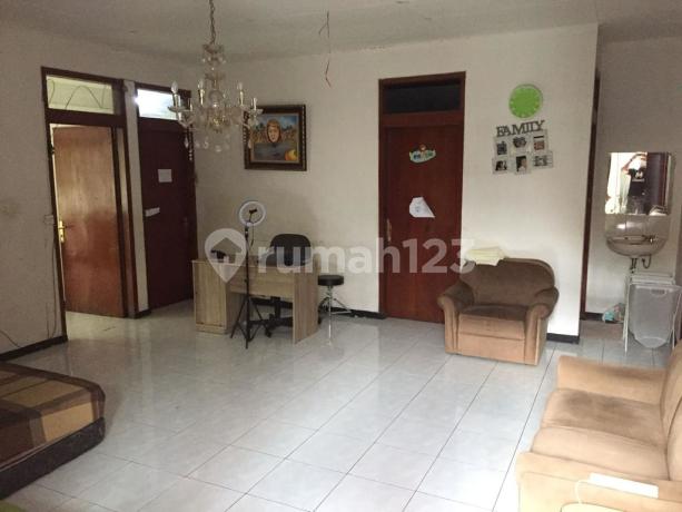 Rumah Keluarga Menawan di Parakan Asri Bandung