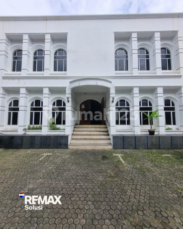 For Sale, Kebayoran Baru, Strategically Located in a Commercial Area, Former Beauty Clinic House
