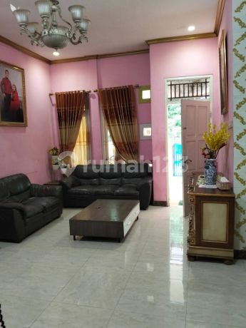 Rumah Depan Taman Siap Huni Dekat Stasiun di Bintara Bekasin