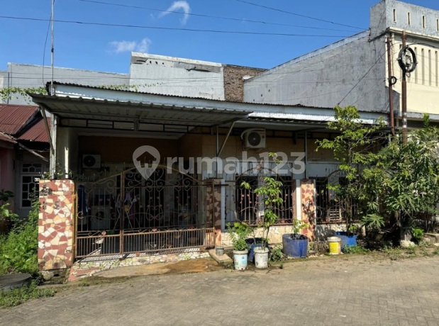 Strategic House in the Rappocini Area, Makassar Strategic House in the Rappocini Area, Makassar