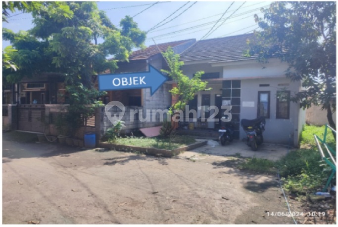 SHM-certified house with a strategic location in the Chantiqa cluster, Cibinong.