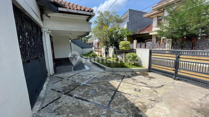 Dijual Rumah Sayap Buah Batu Bangunan Luas dan Terawat Ada Halaman Depan Siap Huni Bebas Banjir
